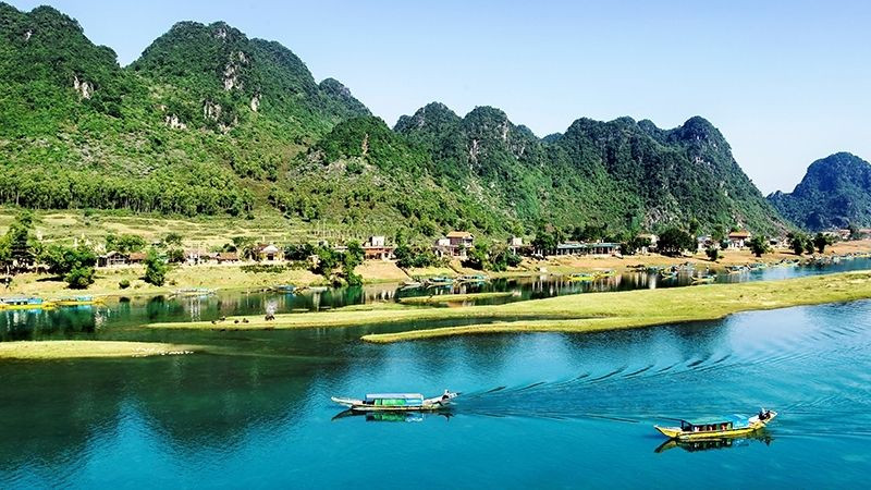 TOP 10 mẫu Phân tích bài thơ Miền Trung của Hoàng Trần Cương (2025) SIÊU HAY (ảnh 1)