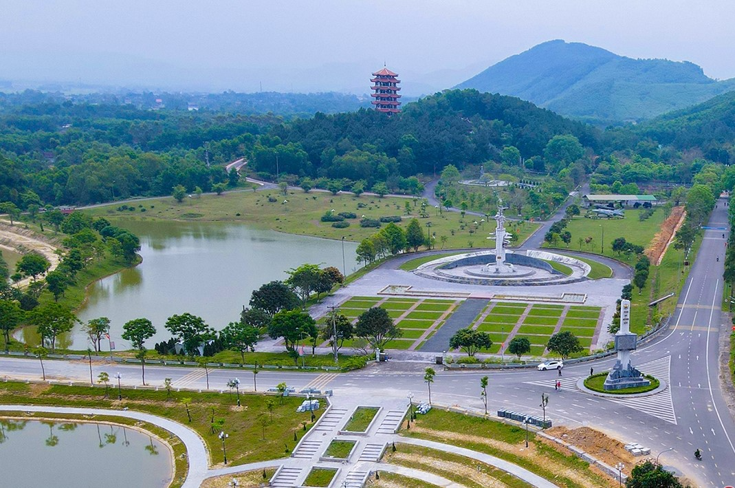 Đọc hiểu Ngã ba Đồng Lộc (Huy Cận) có đáp án (ảnh 1)
