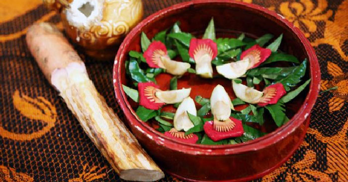 Đọc hiểu Mời trầu (Hồ Xu&acirc;n Hương) c&oacute; đ&aacute;p &aacute;n (ảnh 1)