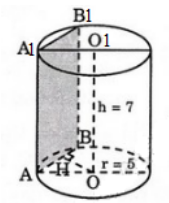 Một hình trụ có bán kính đáy r = 5cm (ảnh 1)