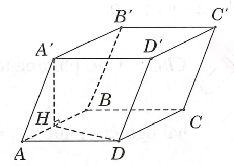 Cho lăng trụ ABCD.A'B'C'D' có đáy ABCD là hình vuông cạnh a, cạnh bên AA' = a hình chiếu vuông góc của A' trên mặt phẳng (ABCD) trùng với trung điểm H của AB (ảnh 1)