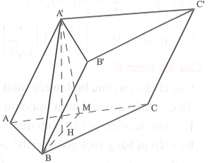 Cho khối lăng trụ tam giác ABC.A'B'C', đáy là tam giác ABC đều cạnh a. Gọi M là trung điểm AC. Biết tam giác A'MB cân tại A' và nằm trong mặt phẳng vuông góc (ảnh 1)