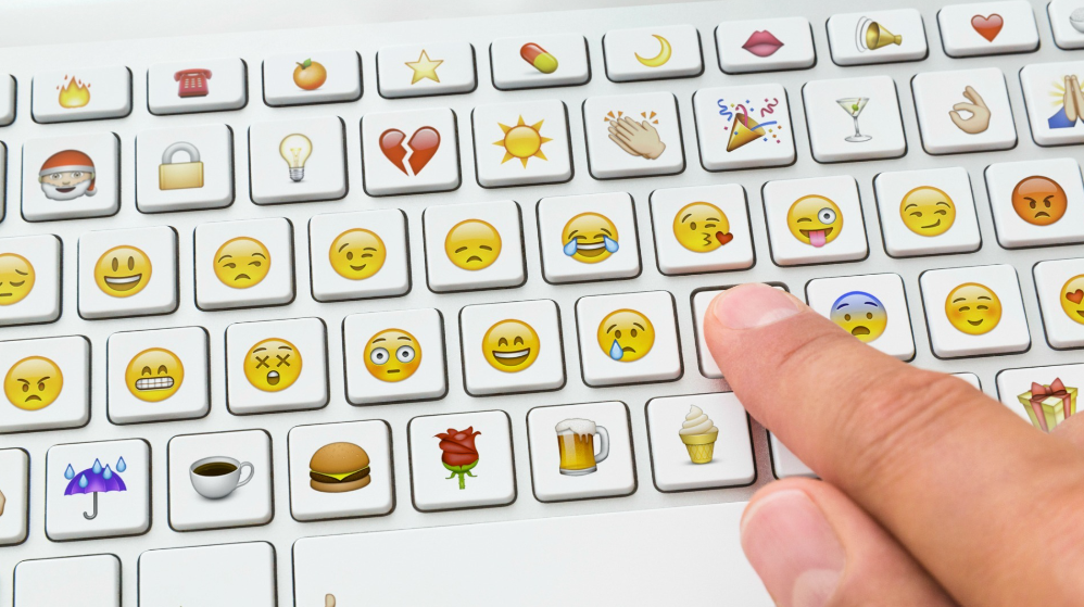 TOP 10 Đoạn văn Write a paragraph to describe emojis as a way of communication (siêu hay) (ảnh 1)