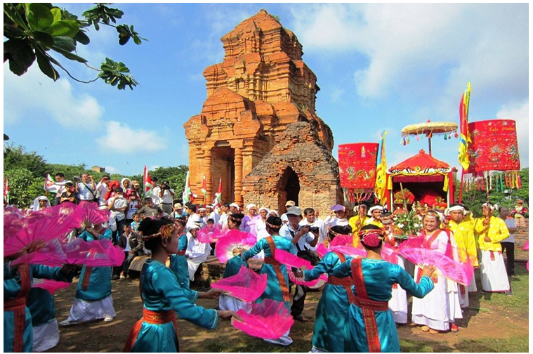 Soạn bài Lễ hội dân gian đặc sắc của dân tộc Chăm ở Ninh Thuận Cánh diều (ảnh 1)