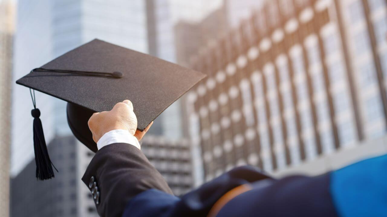 Cao học l&agrave; g&igrave;? Học cao học c&oacute; phải l&agrave; học thạc sĩ kh&ocirc;ng?