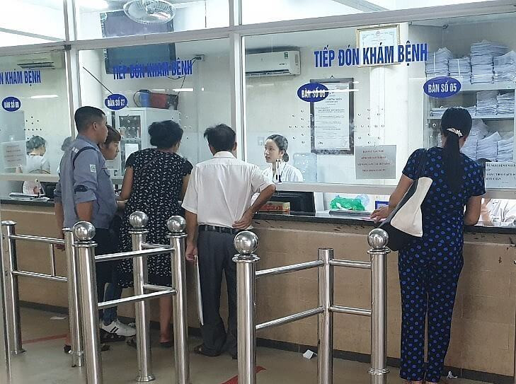 D&ugrave;ng BHYT tự nguyện được kh&aacute;m ở đ&acirc;u? C&oacute; được kh&aacute;m tr&aacute;i tuyến khi d&ugrave;ng BHYT tự nguyện kh&ocirc;ng?