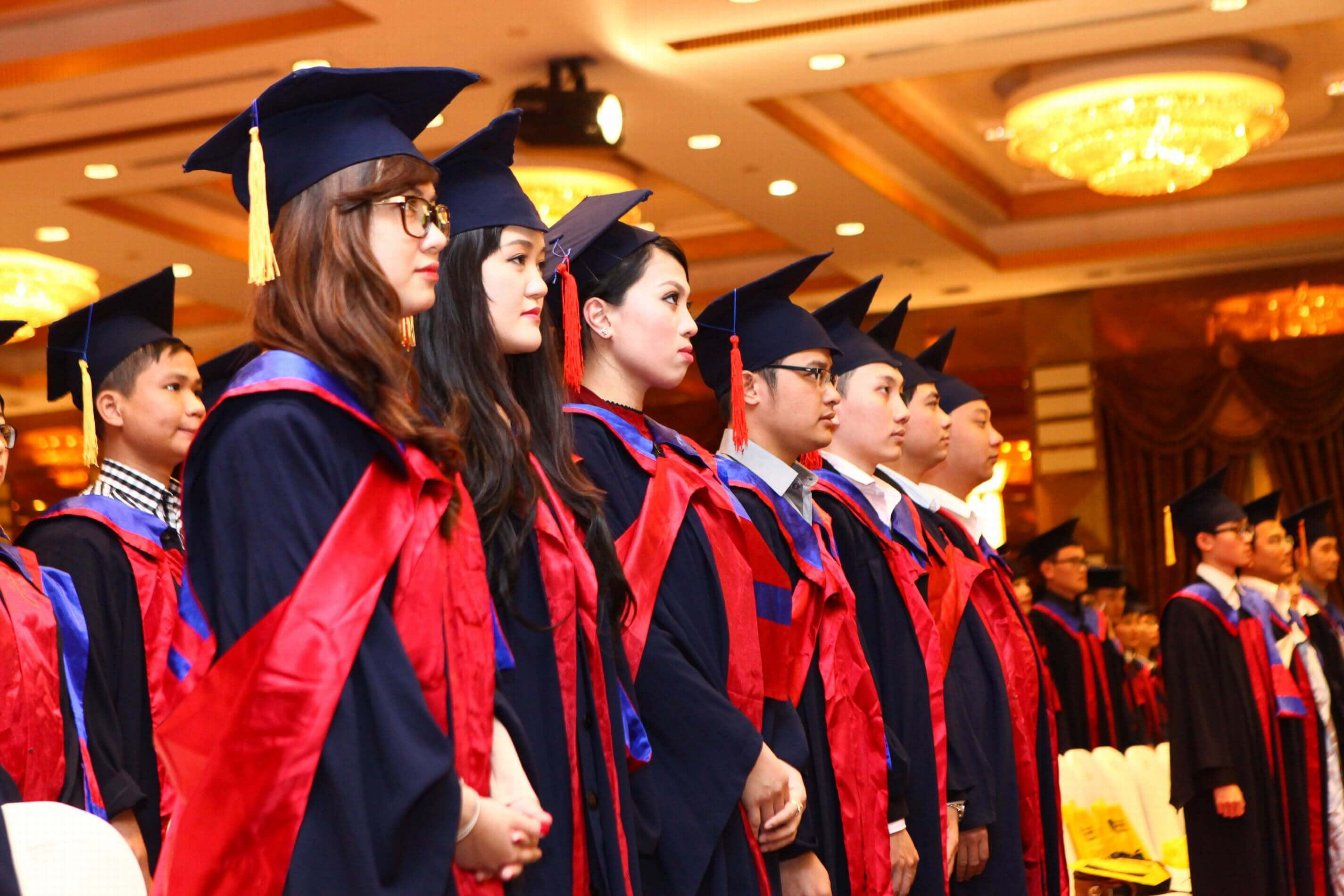 Gi&aacute;o sư hay tiến sĩ cao hơn? Học vị cao nhất l&agrave; g&igrave;?