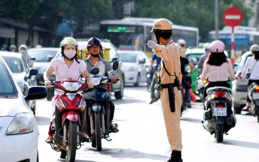 Khi tham gia giao th&ocirc;ng người điều khiển xe phải đ&aacute;p ứng những điều kiện n&agrave;o mới nhất 2025?