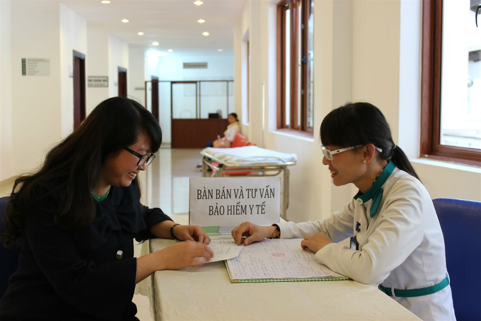 Mua bảo hiểm y tế tự nguyện H&agrave; Nội ở đ&acirc;u mới nhất 2025?