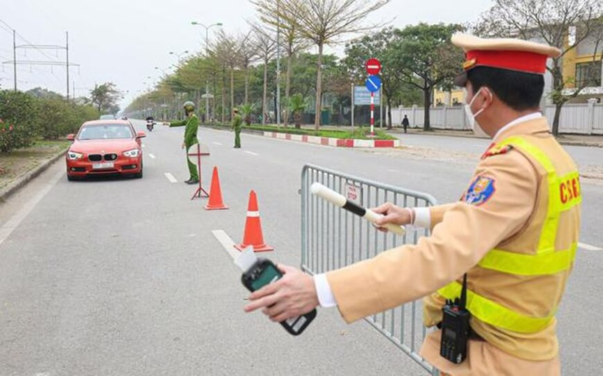 Xử phạt người điều khiển xe ô tô không chấp hành yêu cầu kiểm tra nồng độ cồn mới nhất 2025