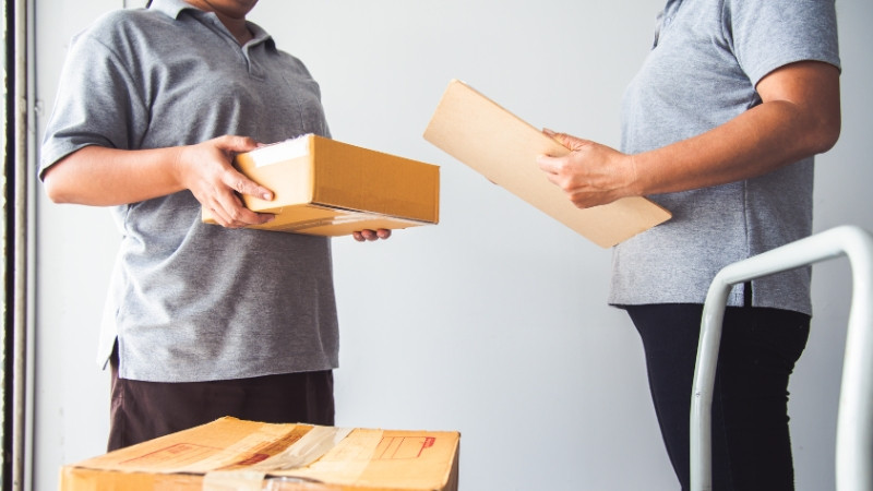 2 thuộc t&iacute;nh của h&agrave;ng h&oacute;a sức lao động?