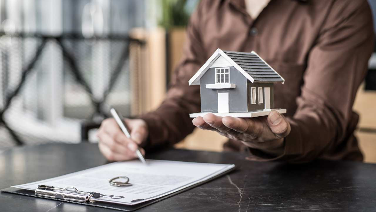 Th&ocirc;ng b&aacute;o lưu tr&uacute; l&agrave; g&igrave;? Kh&ocirc;ng th&ocirc;ng b&aacute;o lưu tr&uacute; c&oacute; bị phạt kh&ocirc;ng mới nhất năm 2025?