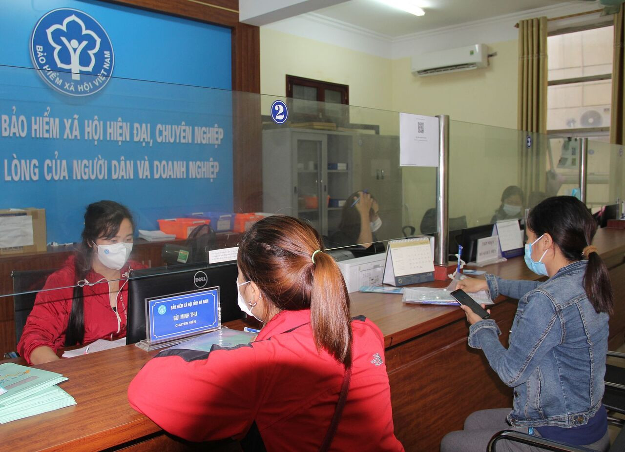 Hồ sơ đề nghị hưởng trợ cấp thất nghiệp gồm những giấy tờ g&igrave;?