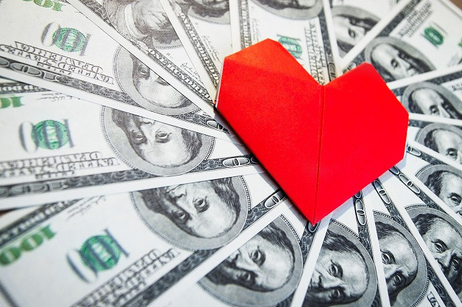 Tình yêu và tiền bạc cái nào quan trọng hơn?