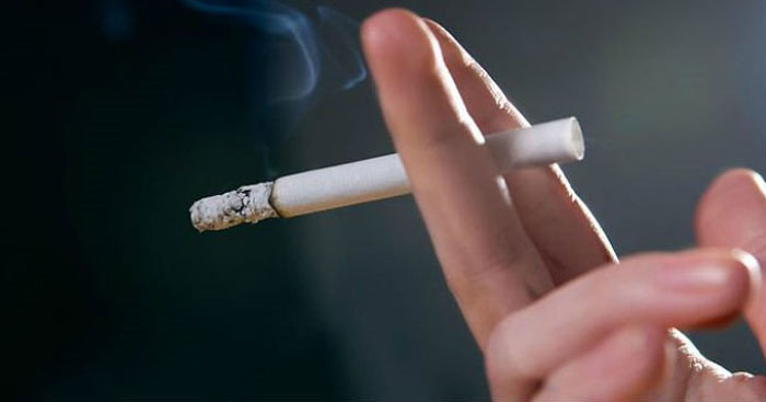 Viết đoạn văn khuyên người thân bỏ thuốc lá (14 Mẫu) - Văn 10
