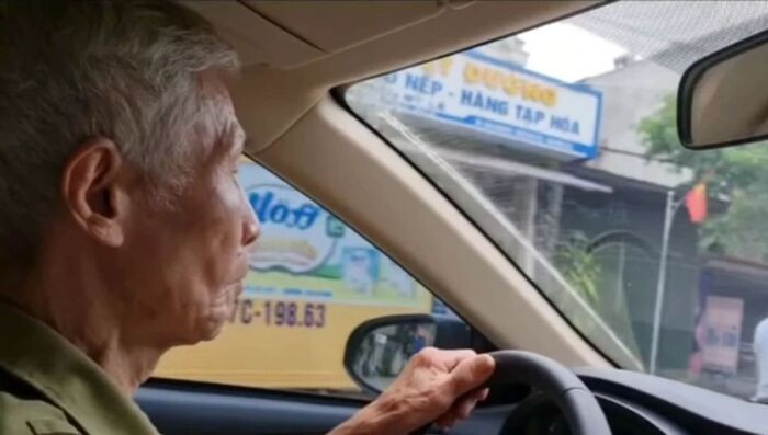 Người cao tuổi c&oacute; được ph&eacute;p thi lấy bằng l&aacute;i xe &ocirc; t&ocirc; hay kh&ocirc;ng? C&oacute; bao nhi&ecirc;u loại giấy tờ người l&aacute;i xe &ocirc; t&ocirc; cần mang theo khi tham gia giao th&ocirc;ng mới nhất 2025?