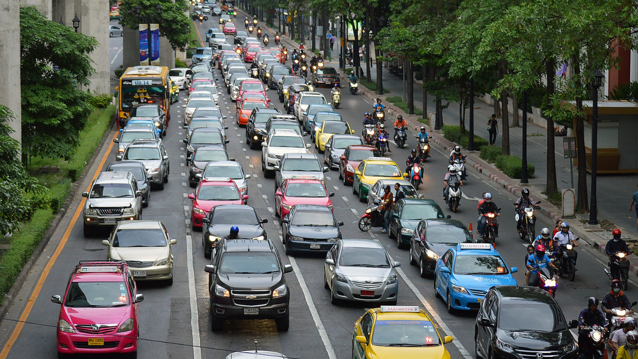 Có bao nhiêu loại phương tiện giao thông đường bộ? Điều kiện tham gia giao thông của các loại phương tiện mới nhất 2025?