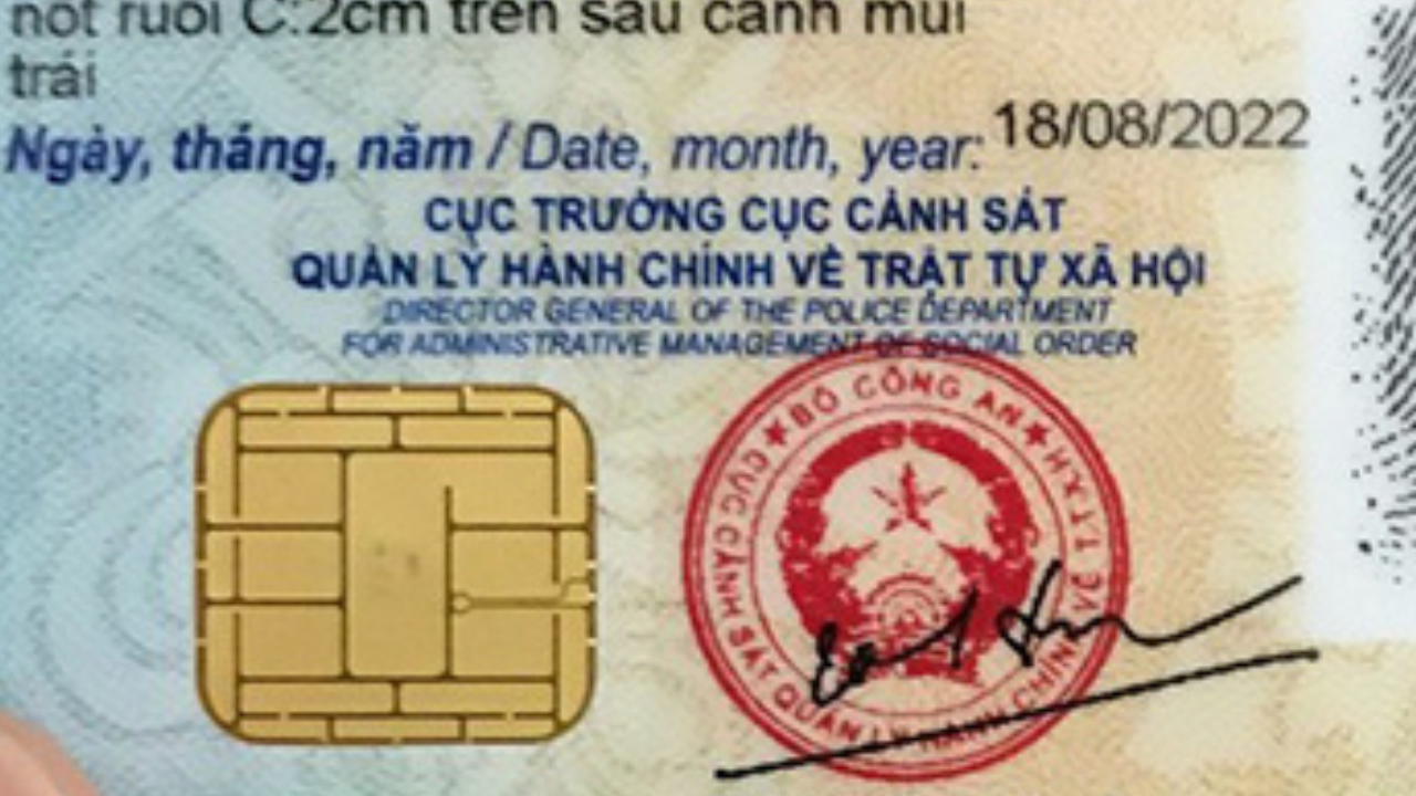 Có bắt buộc đổi sang thẻ căn cước công dân gắn chip không? Đối tượng bắt buộc phải đổi sang thẻ căn cước công dân gắn chip mới nhất 2025?