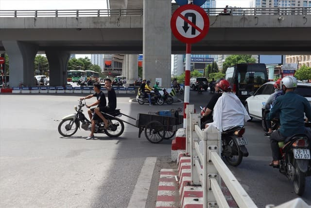 Trường hợp n&agrave;o kh&ocirc;ng được quay đầu xe?