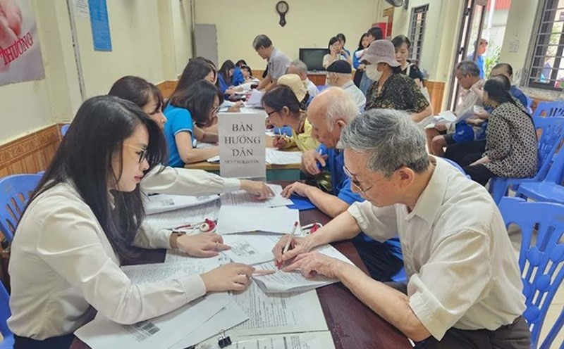 Đ&oacute;ng BHXH bao nhi&ecirc;u năm th&igrave; được hưởng lương hưu năm 2025?