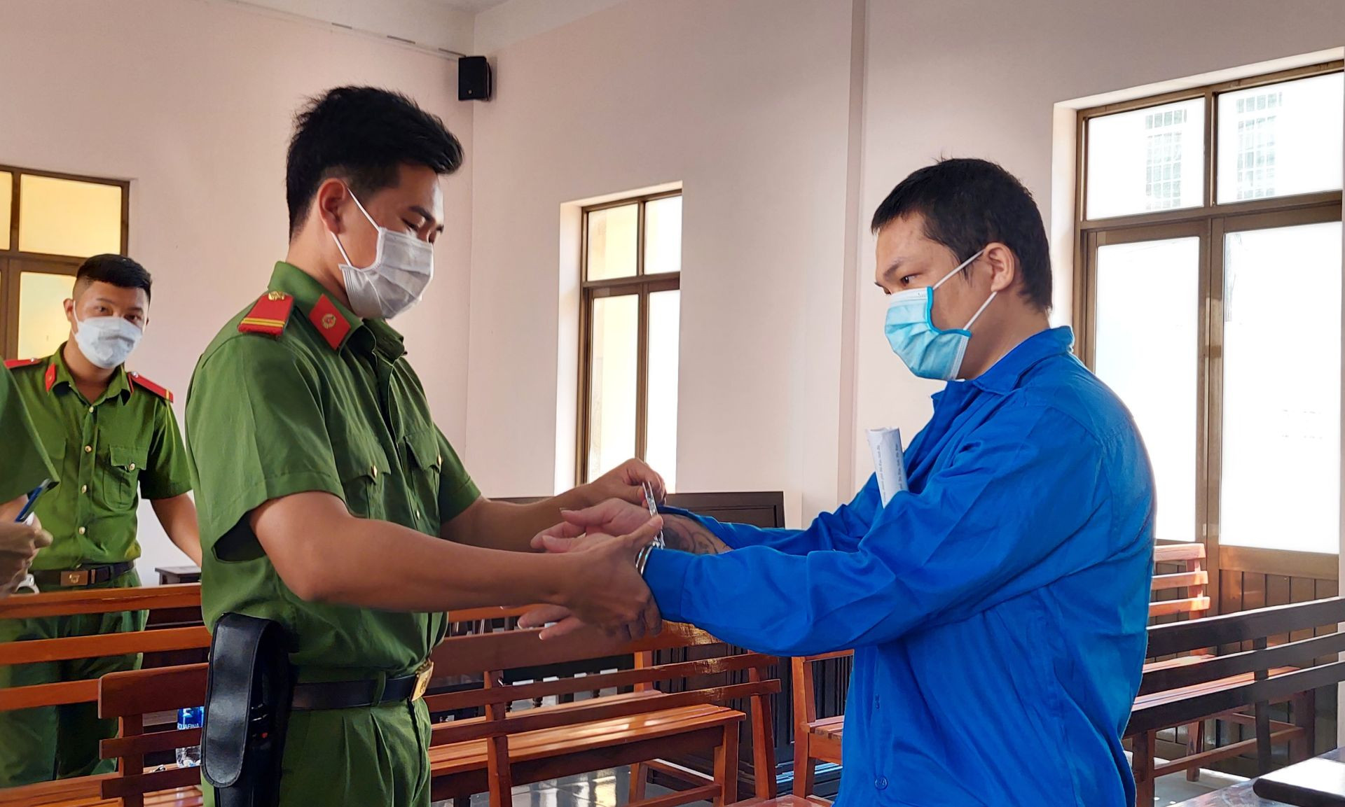 Phạm tội loạn lu&acirc;n đối với người chưa th&agrave;nh ni&ecirc;n xử l&yacute; như thế n&agrave;o?