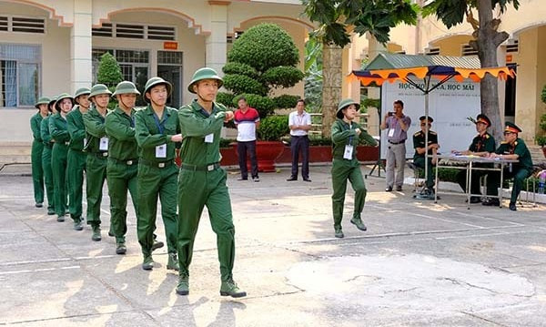 Nghĩa vụ của c&ocirc;ng d&acirc;n trong thực hiện ch&iacute;nh s&aacute;ch của Nh&agrave; nước về gi&aacute;o dục quốc ph&ograve;ng v&agrave; an ninh?