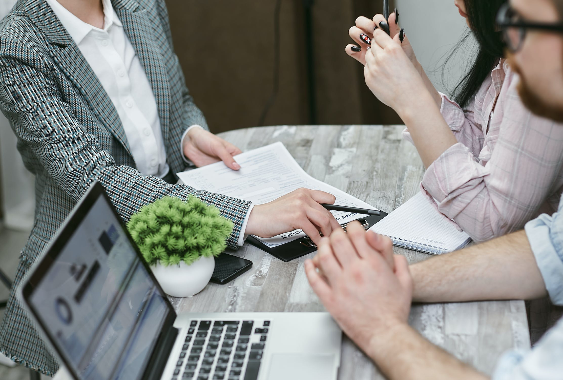 Chuyển nhượng cổ phần của cổ đ&ocirc;ng s&aacute;ng lập được tiến h&agrave;nh thế n&agrave;o?
