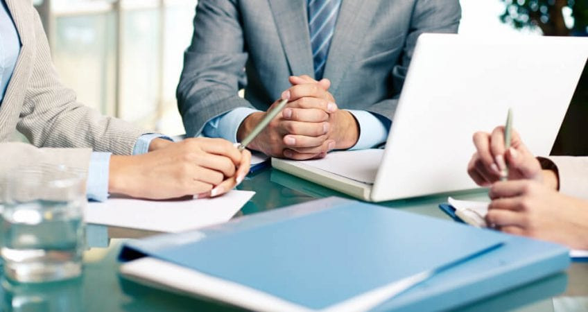 Thừa kế, tặng cho cổ phần được thực hiện như thế n&agrave;o?
