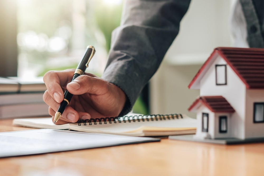 Con c&oacute; phải đ&oacute;ng thuế thu nhập c&aacute; nh&acirc;n khi nhận tặng cho đất từ bố mẹ kh&ocirc;ng?