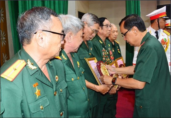 Hội cựu chiến binh l&agrave; g&igrave;? 5 điều cần biết về Hội Cựu chiến binh Việt Nam mới nhất 2025