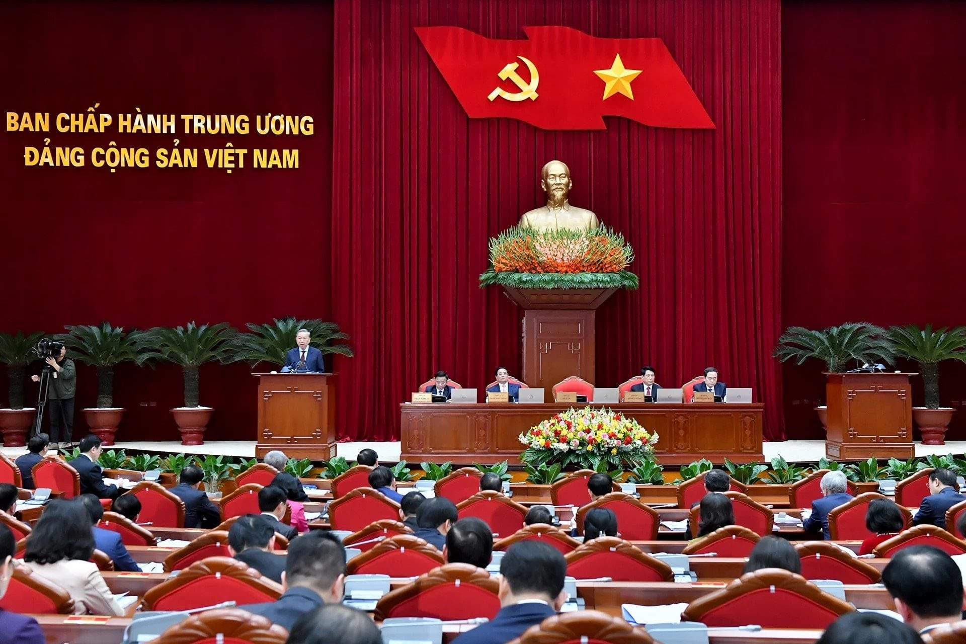 Đảng vi&ecirc;n c&oacute; quyền g&igrave;?