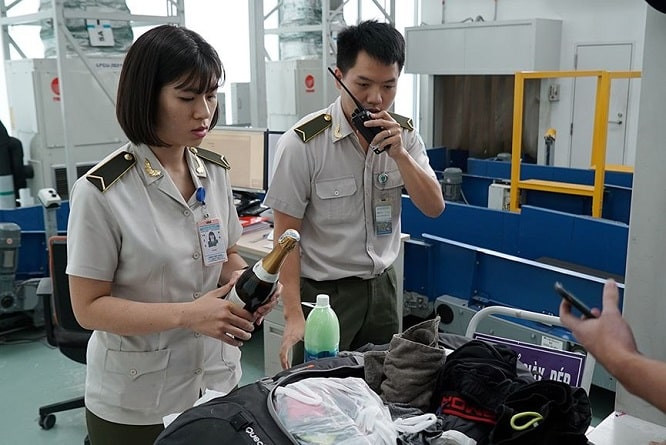 Nh&acirc;n vi&ecirc;n kiểm so&aacute;t an ninh h&agrave;ng kh&ocirc;ng phải đ&aacute;p ứng những điều kiện n&agrave;o?
