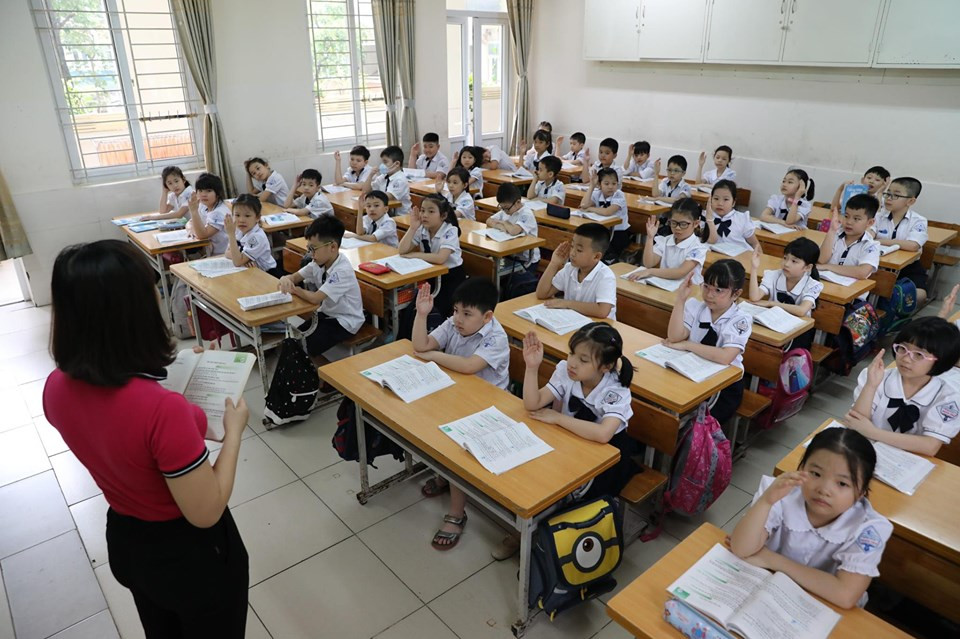 Hồ sơ gi&aacute;o vi&ecirc;n c&aacute;c cấp gồm c&oacute; những g&igrave;?