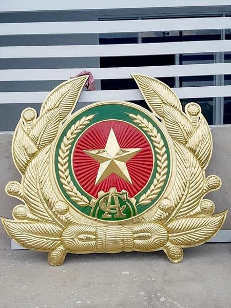 Huy hiệu c&ocirc;ng an nh&acirc;n d&acirc;n