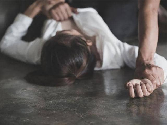 Tội cưỡng d&acirc;m người từ đủ 13 tuổi đến dưới 16 tuổi