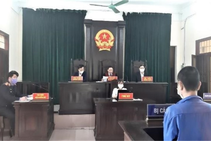 Người n&agrave;o c&oacute; quyền y&ecirc;u cầu thay đổi người b&agrave;o chữa?
