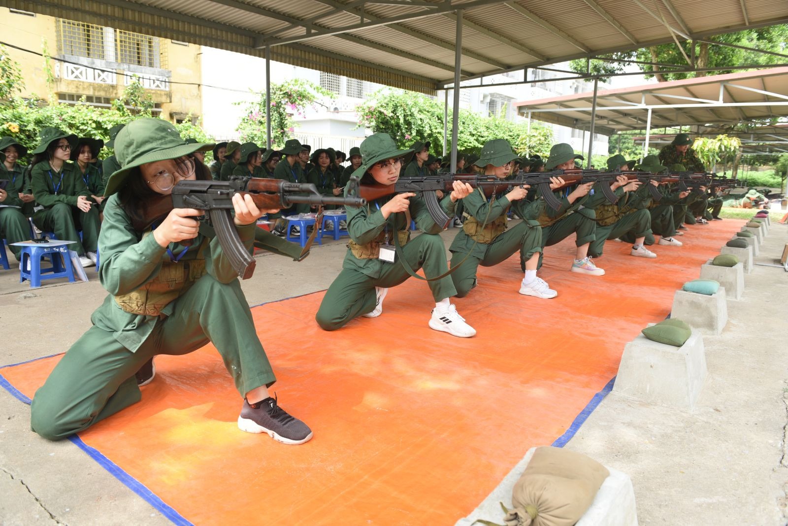 Những đối tượng n&agrave;o bắt buộc học M&ocirc;n học Gi&aacute;o dục Quốc ph&ograve;ng v&agrave; an ninh?