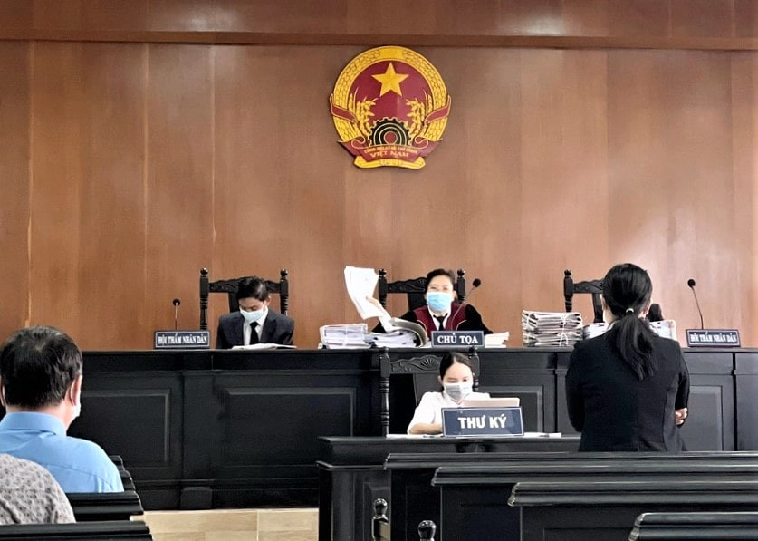 Nếu người y&ecirc;u cầu ghi những sửa đổi, bổ sung v&agrave;o bi&ecirc;n bản phi&ecirc;n t&ograve;a h&igrave;nh sự th&igrave; Thư k&yacute; T&ograve;a &aacute;n c&oacute; được sửa chữa trực tiếp hay kh&ocirc;ng?