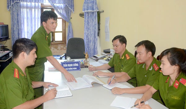Quy định về tr&aacute;ch nhiệm tiếp nhận người bị tạm giữ, người bị tạm giam