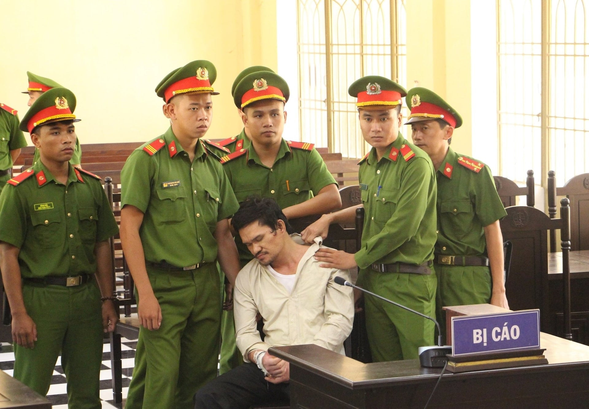4. Sau khi tuy&ecirc;n &aacute;n bao l&acirc;u thi thi h&agrave;nh &aacute;n tử h&igrave;nh? Ho&atilde;n thi h&agrave;nh &aacute;n với người bị kết &aacute;n tử h&igrave;nh khi n&agrave;o?