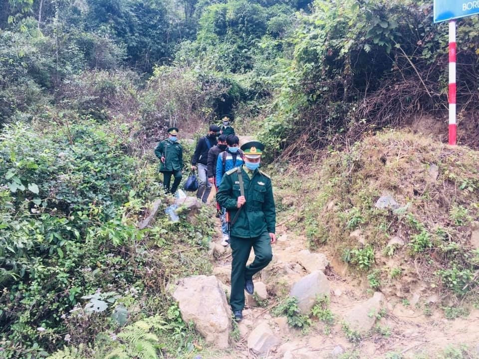 Đưa người vượt bi&ecirc;n tr&aacute;i ph&eacute;p phạt như thế n&agrave;o, c&oacute; đi t&ugrave; kh&ocirc;ng?